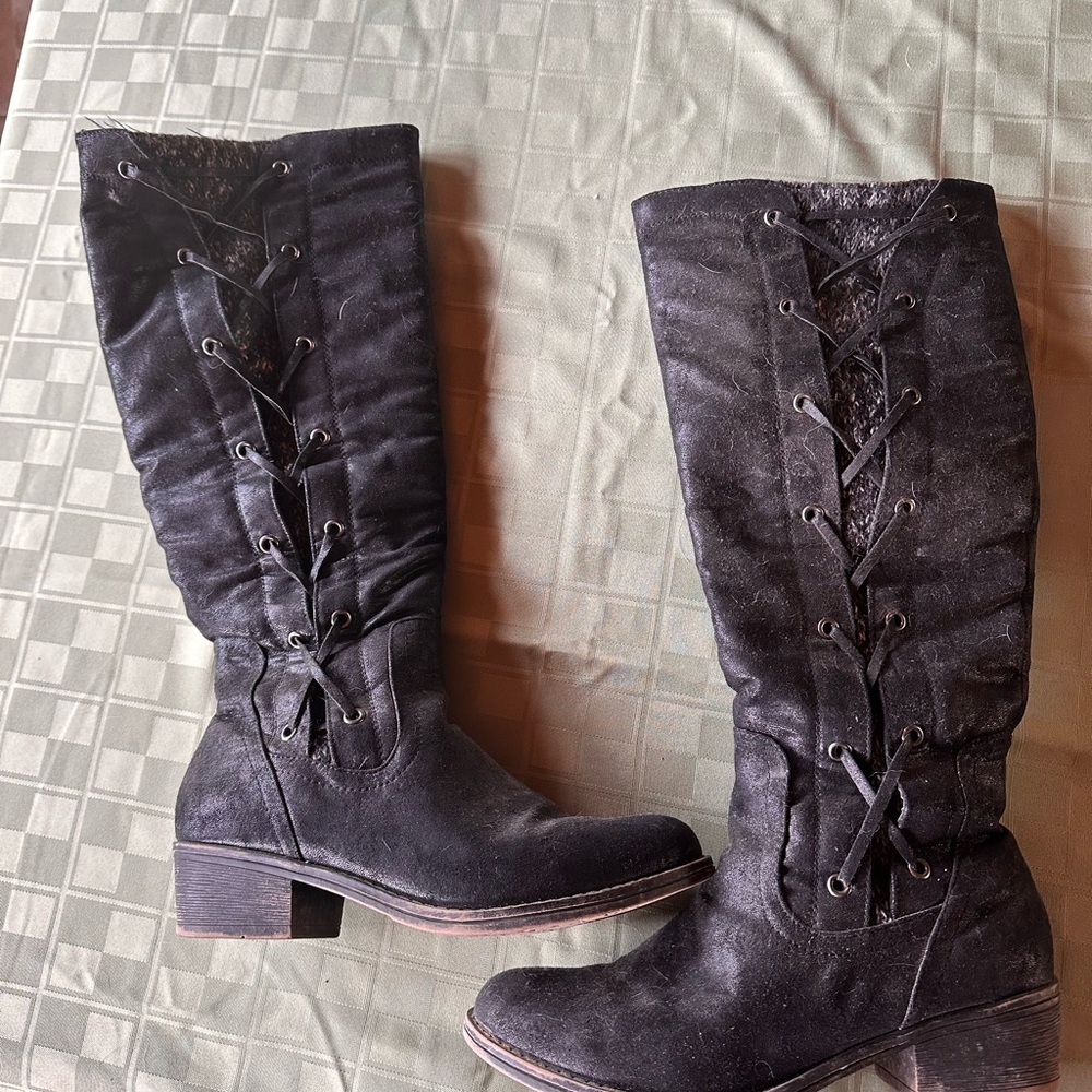 Black Boots with Heel